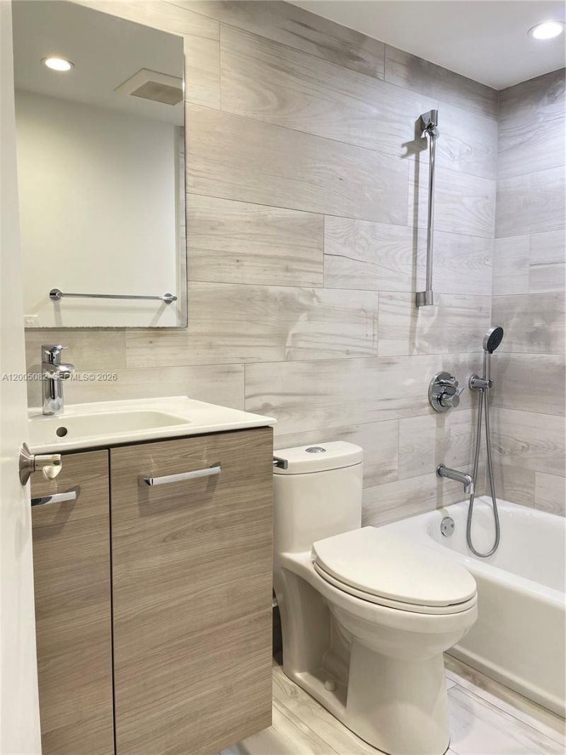 660 Tennis Club Dr, Unit 205, Fort Lauderdale, FL 33311 Photo