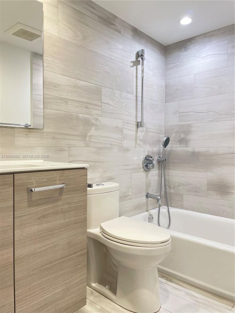 660 Tennis Club Dr, Unit 205, Fort Lauderdale, FL 33311 Photo