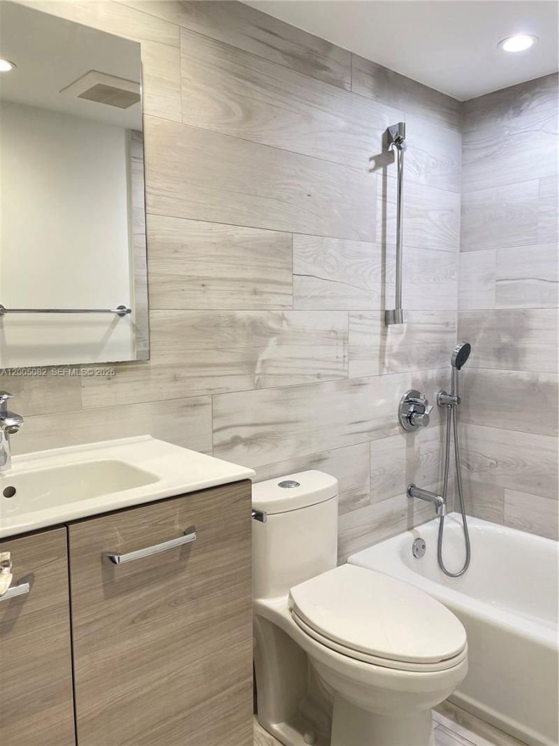 660 Tennis Club Dr, Unit 205, Fort Lauderdale, FL 33311 Photo