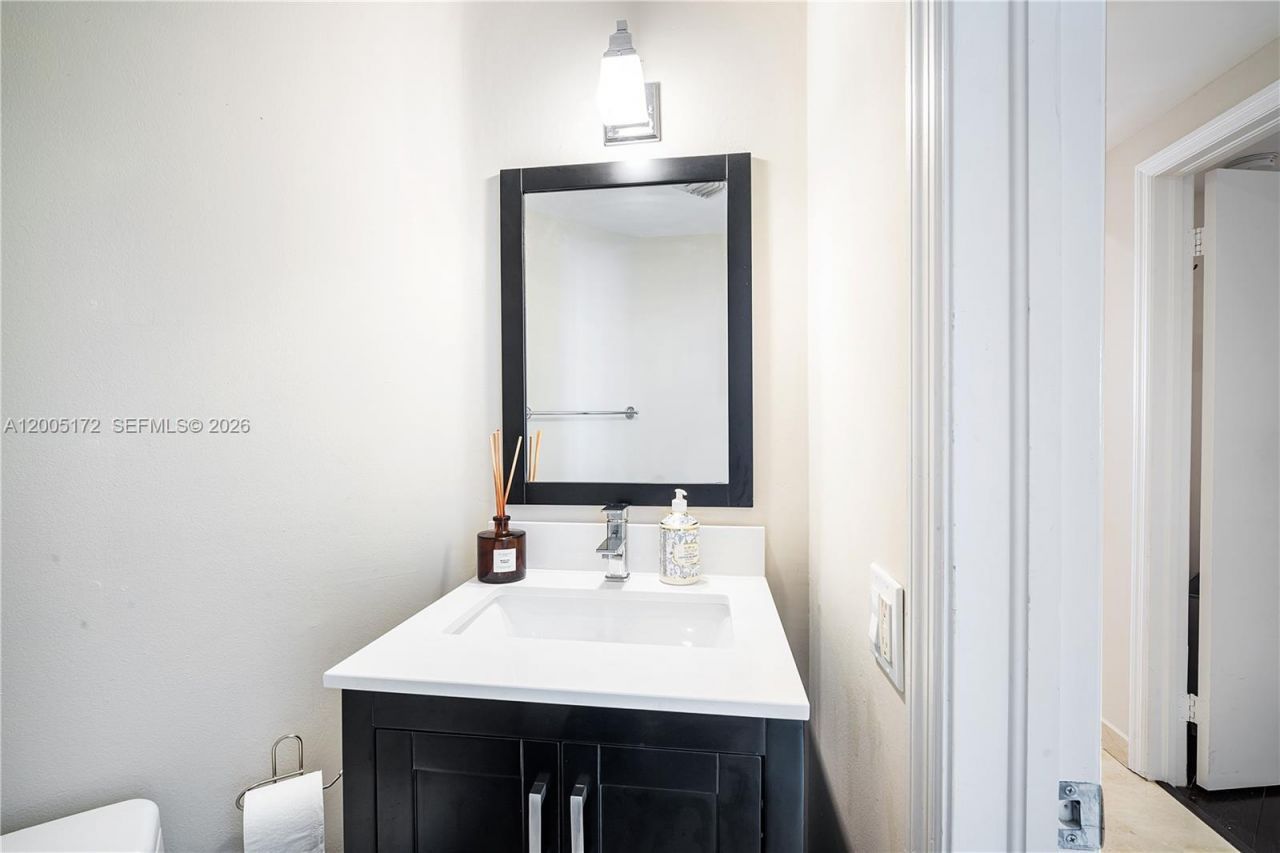 701 Brickell Key Blvd, Unit 710, Miami, FL 33131 Photo