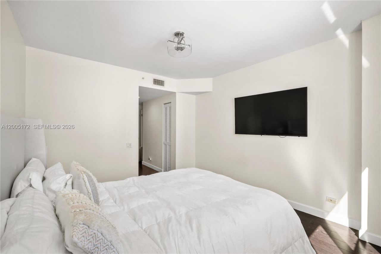 701 Brickell Key Blvd, Unit 710, Miami, FL 33131 Photo