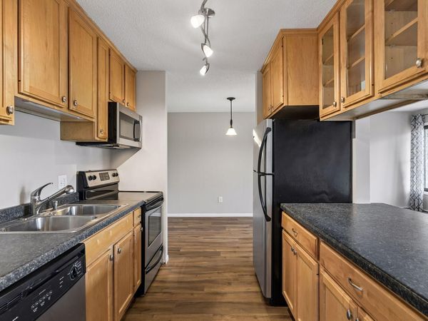 4110 Rahn Road, Unit 121, Eagan, MN 55122