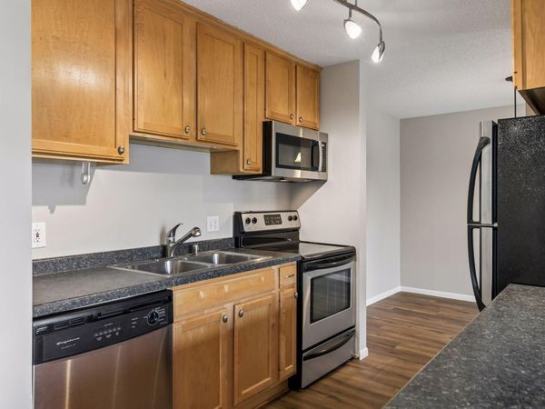 4110 Rahn Road, Unit 121, Eagan, MN 55122