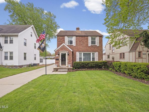 2724 Eastmoreland Drive, Oregon, OH 43616