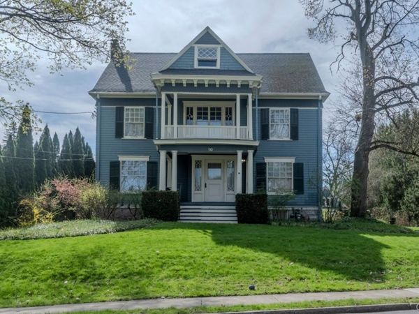 10 Brattle Road, Syracuse, NY 13203