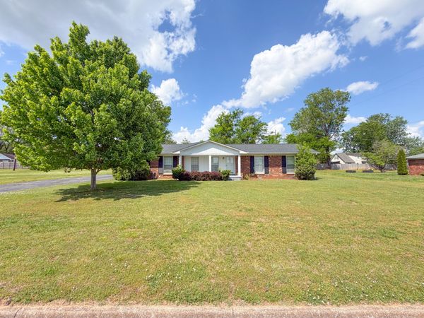 704 1st St , Lawrenceburg, TN 38464