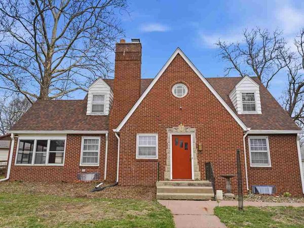 1119 Hyde Dr, Des Moines, IA 50315