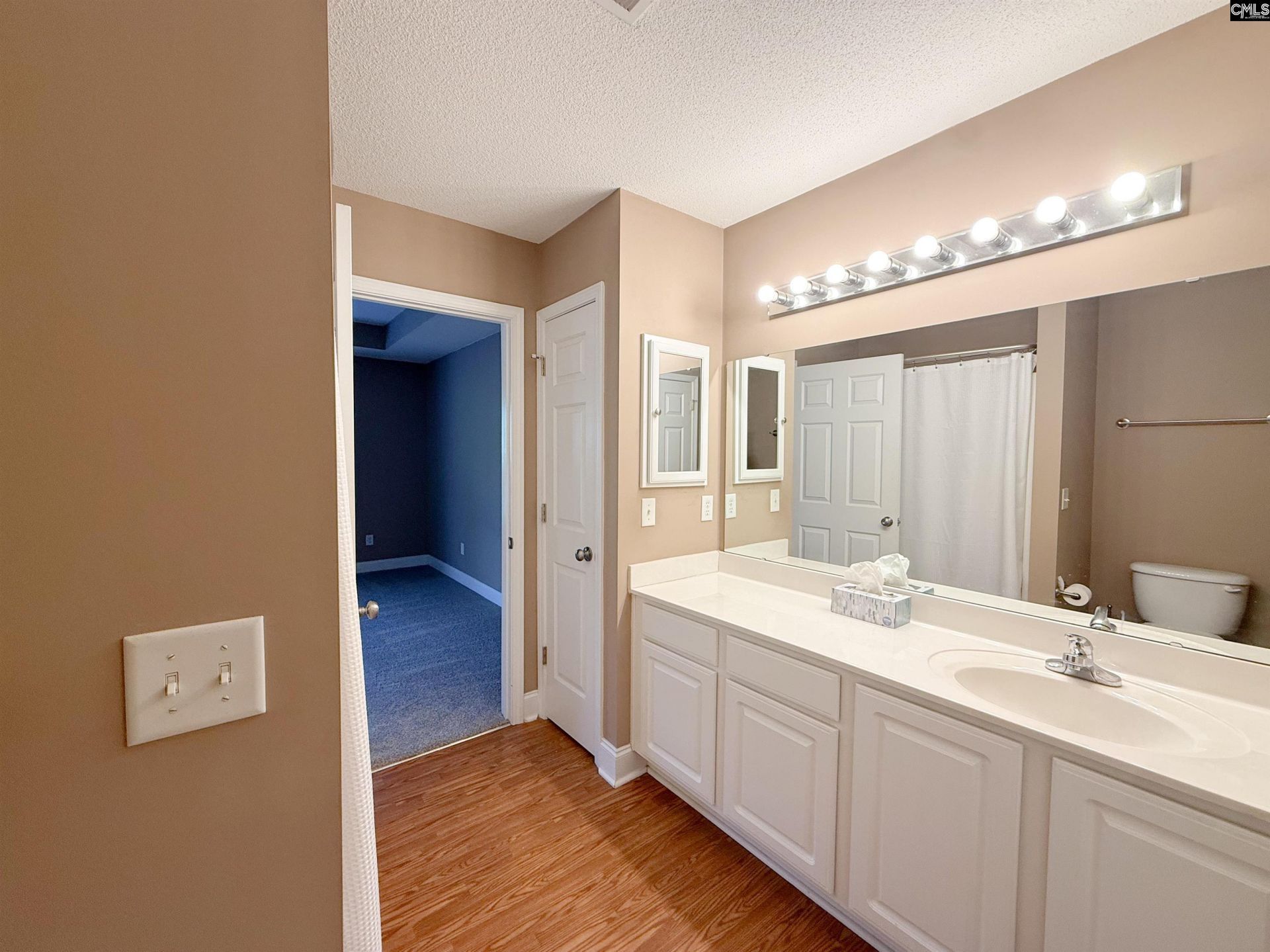 111 Cottontail Lane  Photo 6