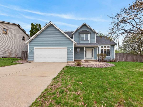 328 Parkgate Road, Cedar Falls, IA 50613