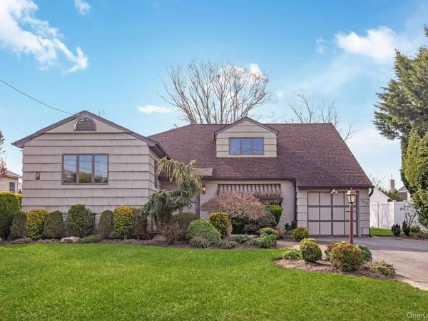 1954 Brook Park Drive, Merrick, NY 11566