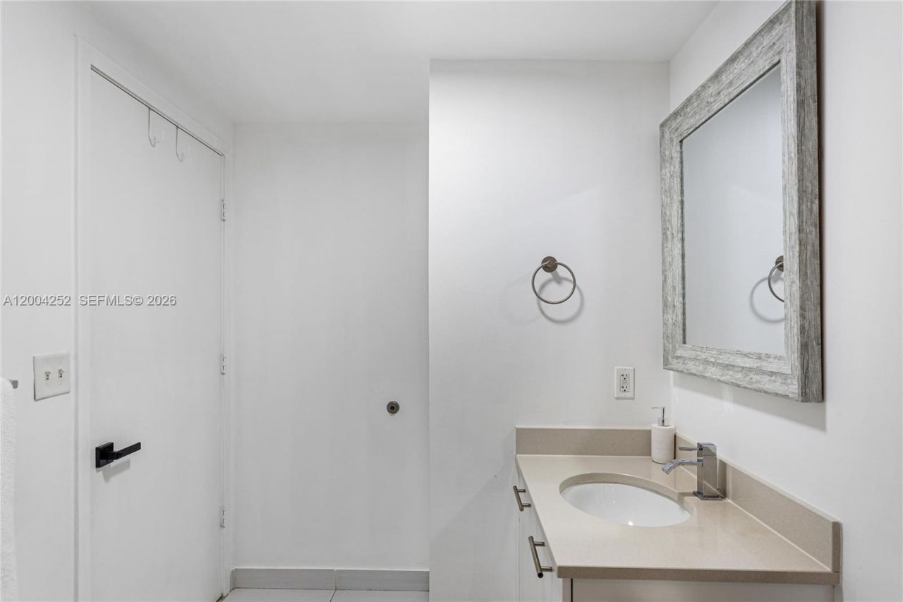 3250 NE 1st Ave , Unit 913, Miami, FL 33137 Photo
