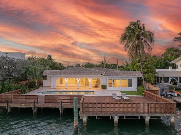 1690 Daytonia Rd , Miami Beach, FL 33141