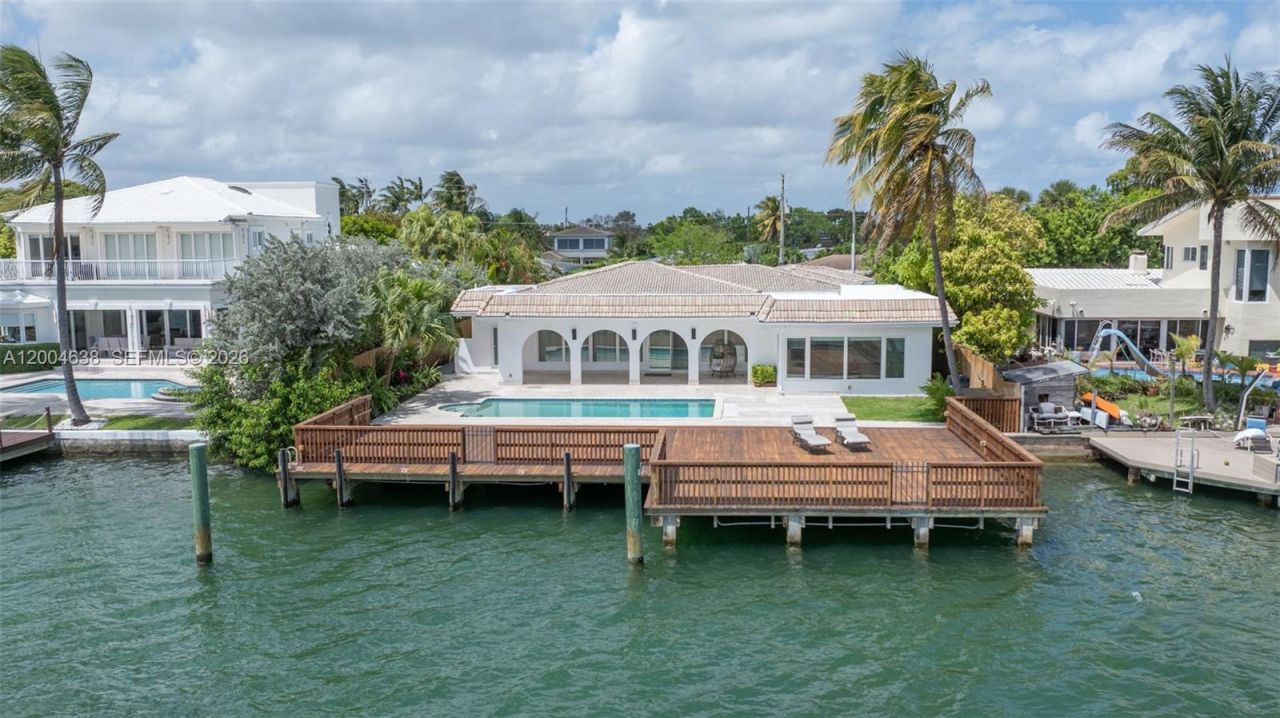 1690 Daytonia Rd , Miami Beach, FL 33141 Photo