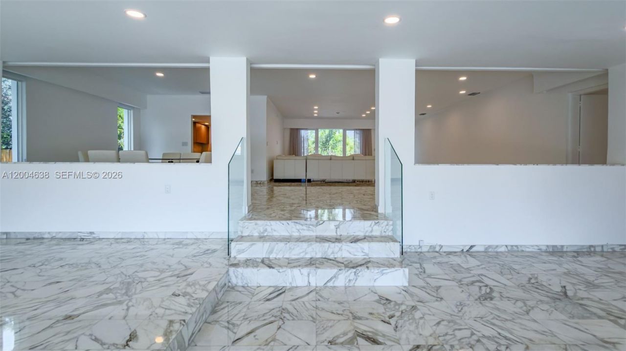 1690 Daytonia Rd , Miami Beach, FL 33141 Photo