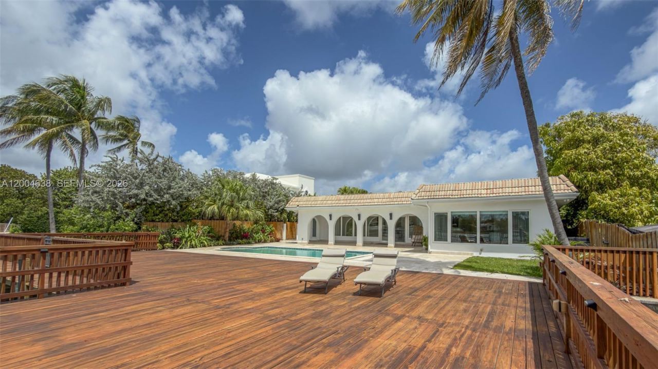 1690 Daytonia Rd , Miami Beach, FL 33141 Photo