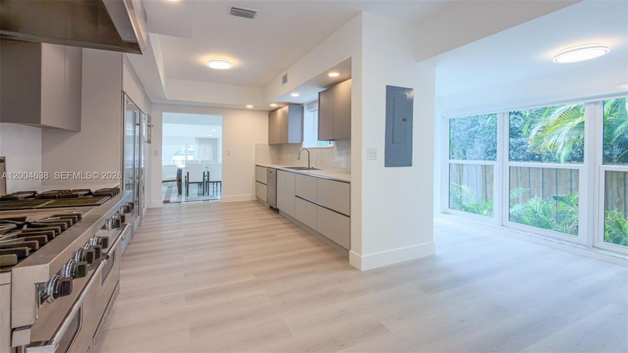 1690 Daytonia Rd , Miami Beach, FL 33141 Photo