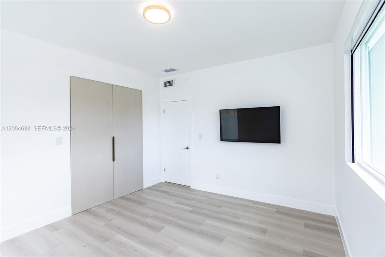 1690 Daytonia Rd , Miami Beach, FL 33141 Photo