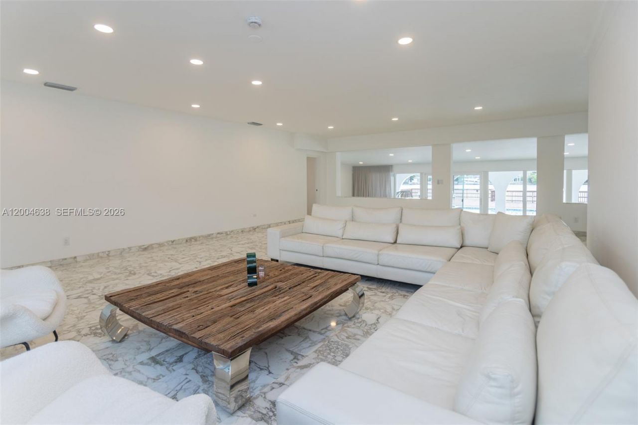 1690 Daytonia Rd , Miami Beach, FL 33141 Photo