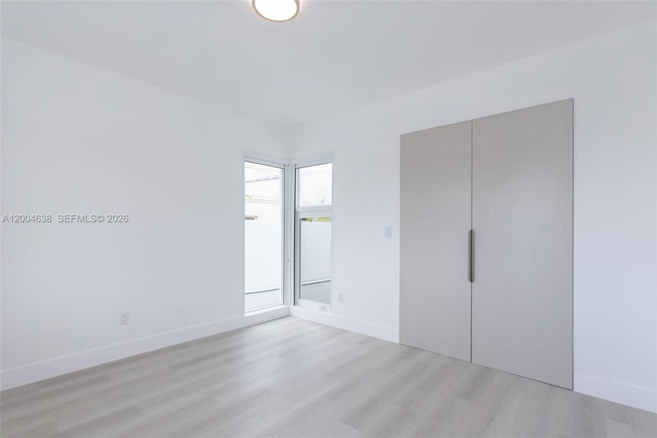 1690 Daytonia Rd , Miami Beach, FL 33141 Photo