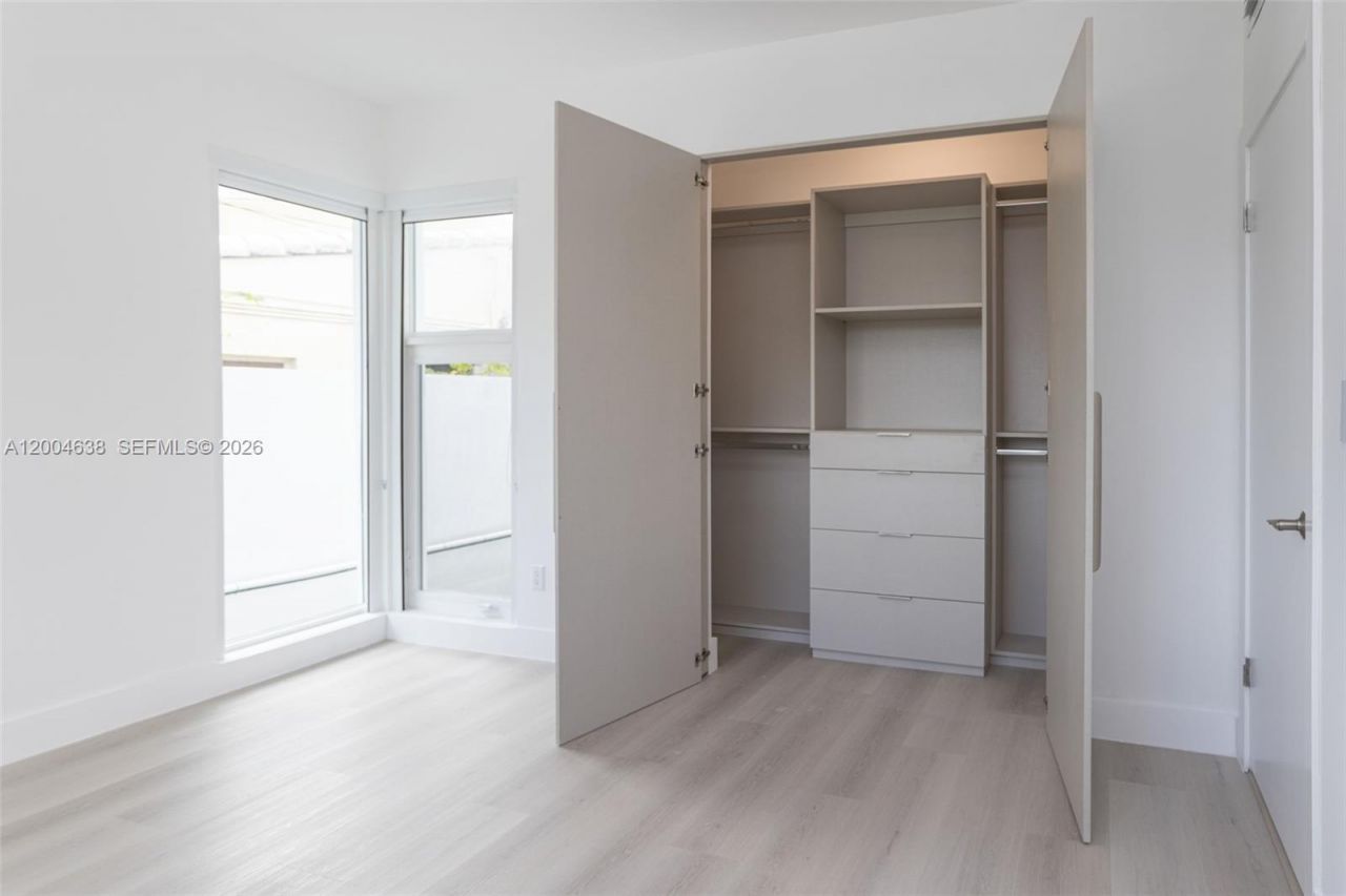 1690 Daytonia Rd , Miami Beach, FL 33141 Photo