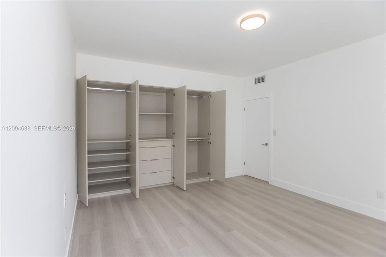 1690 Daytonia Rd , Miami Beach, FL 33141 Photo