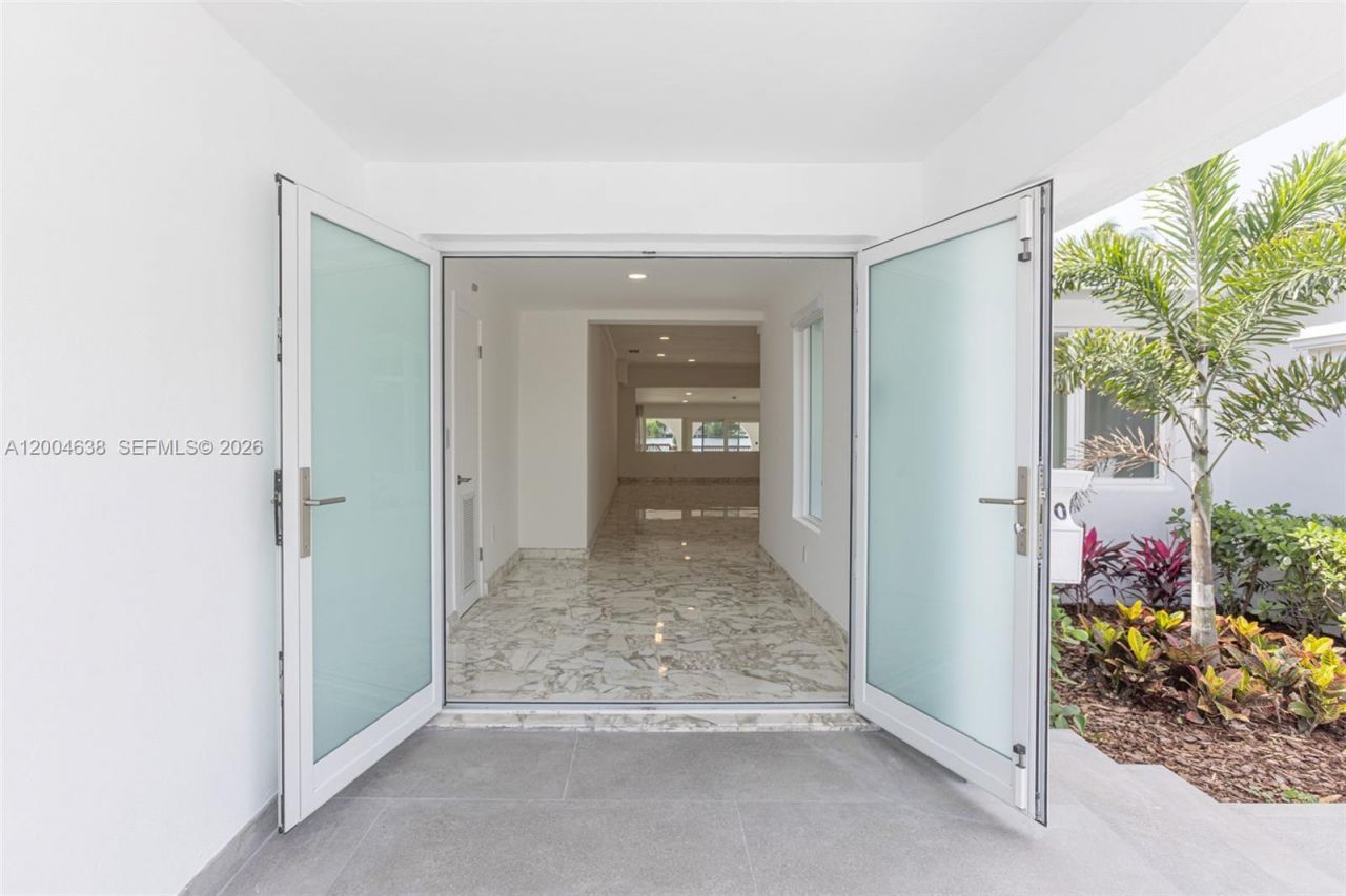 1690 Daytonia Rd , Miami Beach, FL 33141 Photo