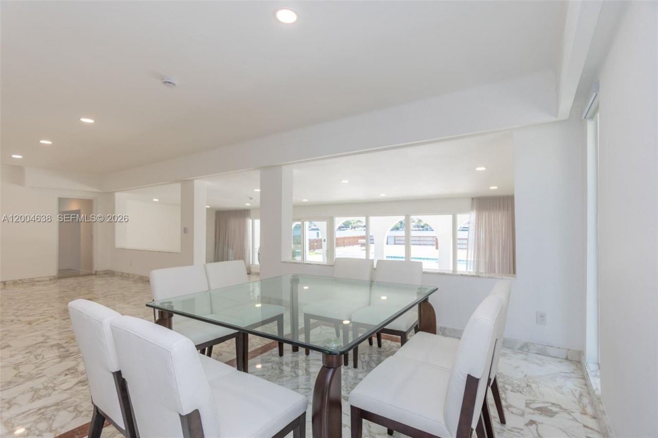 1690 Daytonia Rd , Miami Beach, FL 33141 Photo