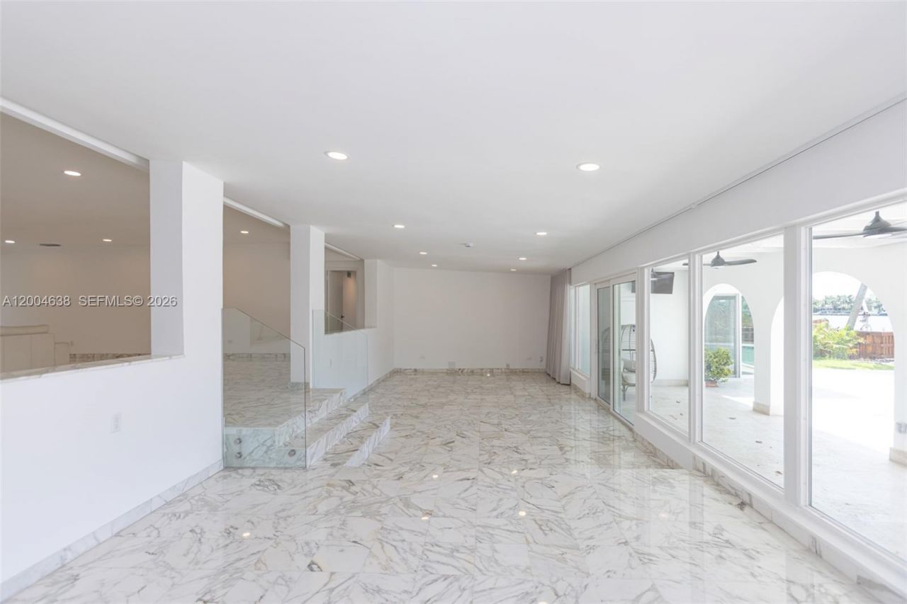 1690 Daytonia Rd , Miami Beach, FL 33141 Photo