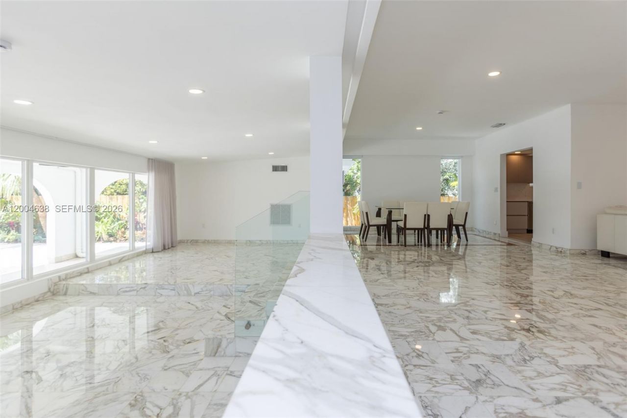 1690 Daytonia Rd , Miami Beach, FL 33141 Photo