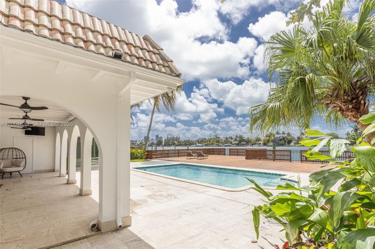 1690 Daytonia Rd , Miami Beach, FL 33141 Photo