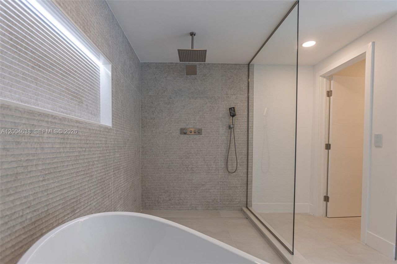 1690 Daytonia Rd , Miami Beach, FL 33141 Photo