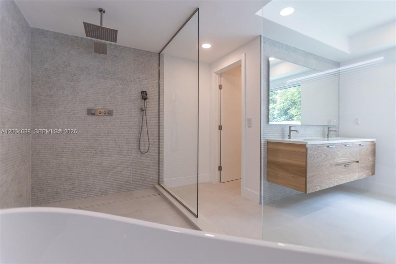 1690 Daytonia Rd , Miami Beach, FL 33141 Photo