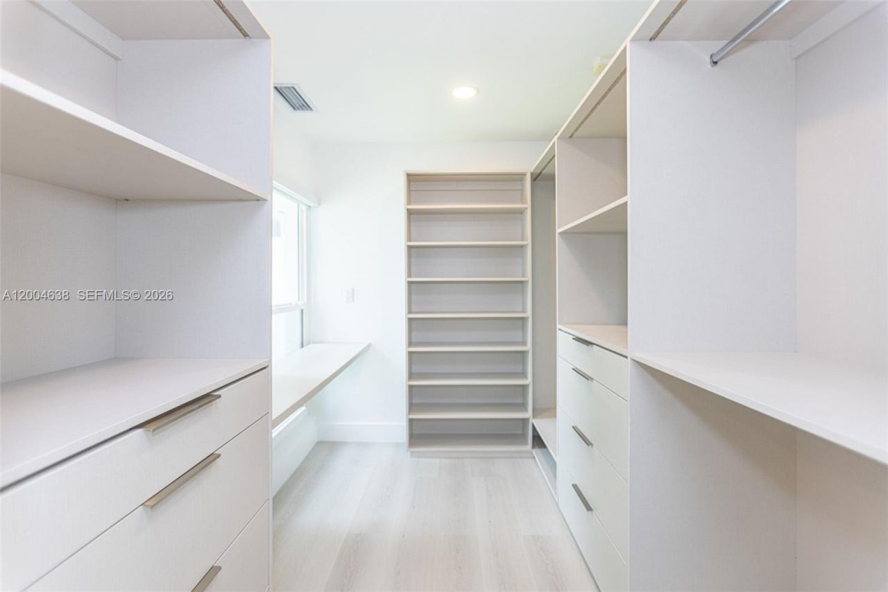 1690 Daytonia Rd , Miami Beach, FL 33141 Photo