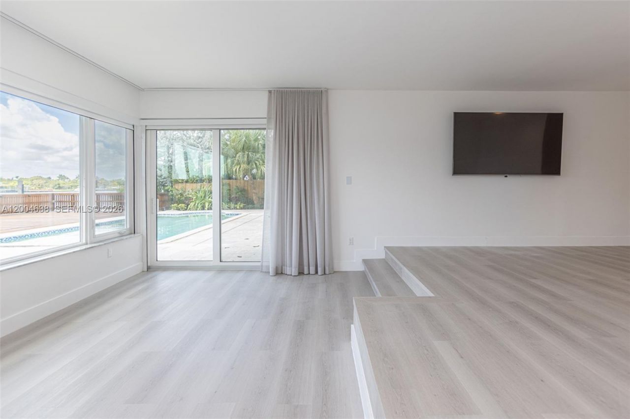 1690 Daytonia Rd , Miami Beach, FL 33141 Photo