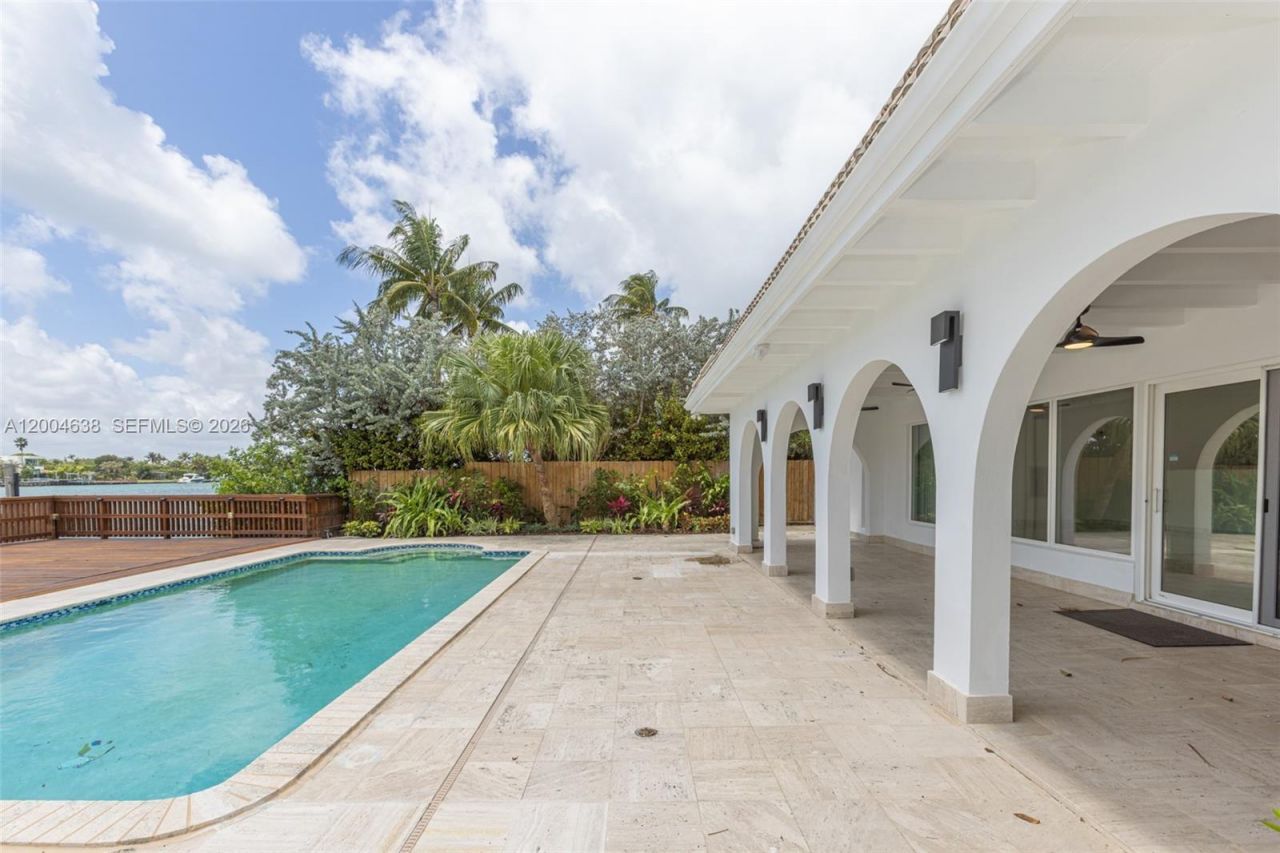 1690 Daytonia Rd , Miami Beach, FL 33141 Photo