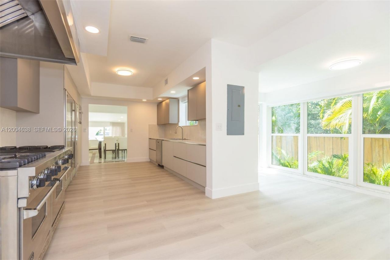 1690 Daytonia Rd , Miami Beach, FL 33141 Photo