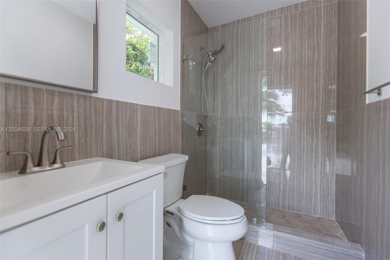 1690 Daytonia Rd , Miami Beach, FL 33141 Photo