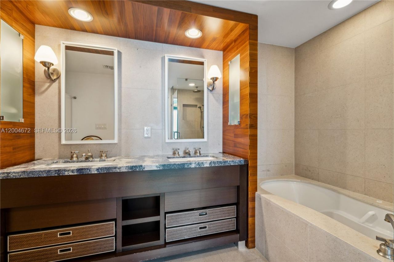 6799 Collins Ave , Unit 1602, Miami Beach, FL 33141 Photo