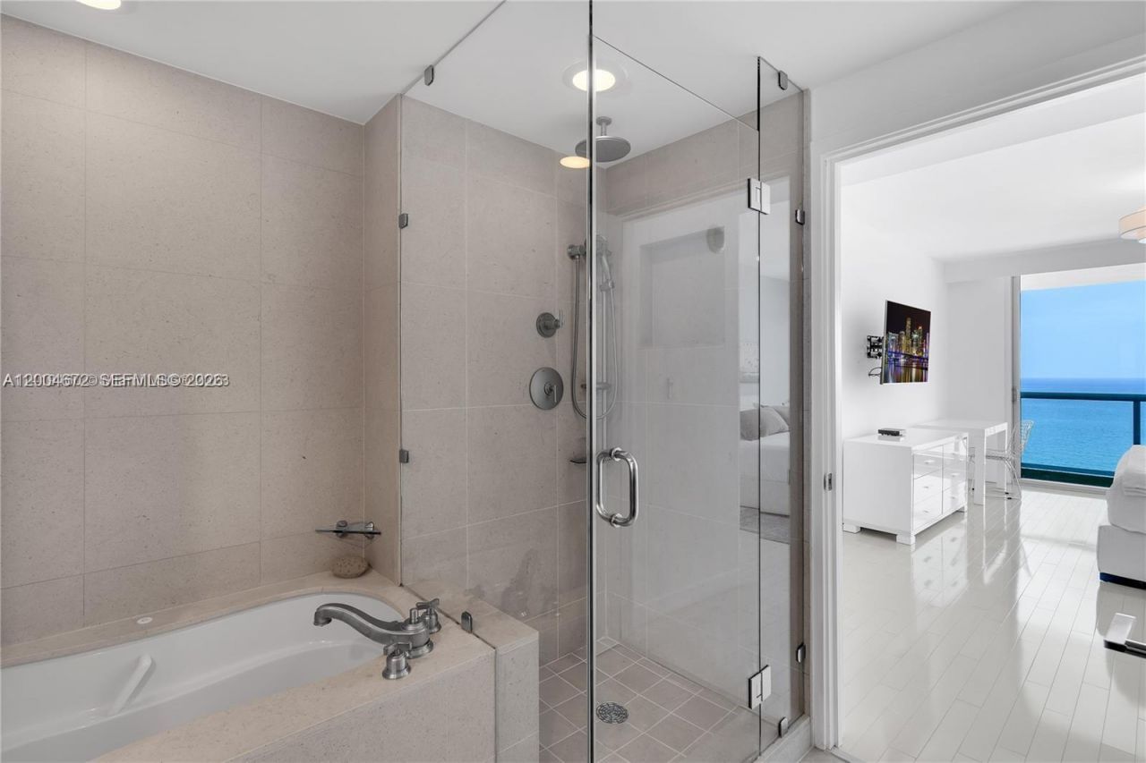 6799 Collins Ave , Unit 1602, Miami Beach, FL 33141 Photo