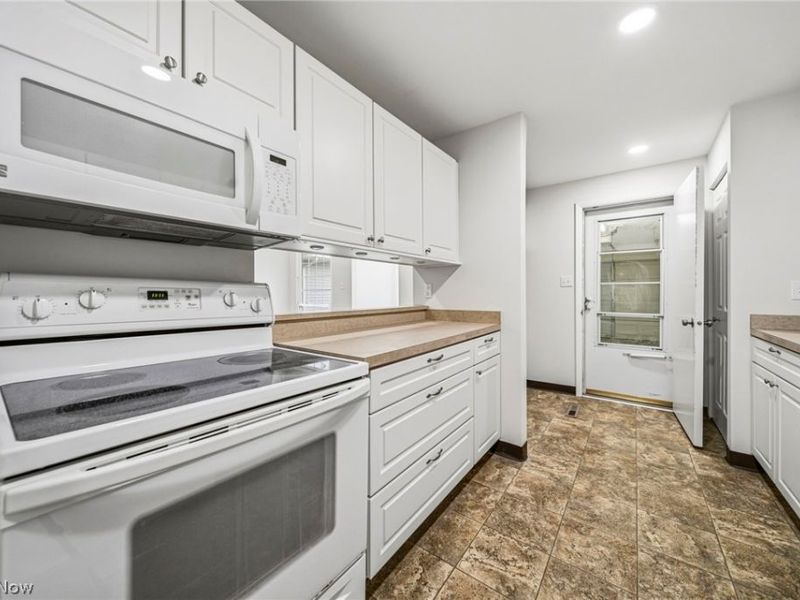 7982 Colonial Drive , Mentor, OH 44060 Photo 7