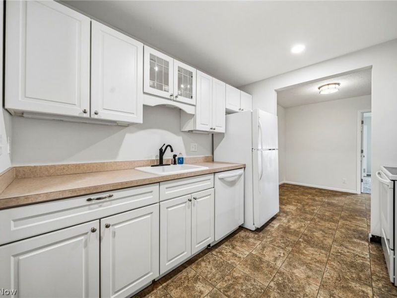 7982 Colonial Drive , Mentor, OH 44060 Photo 8