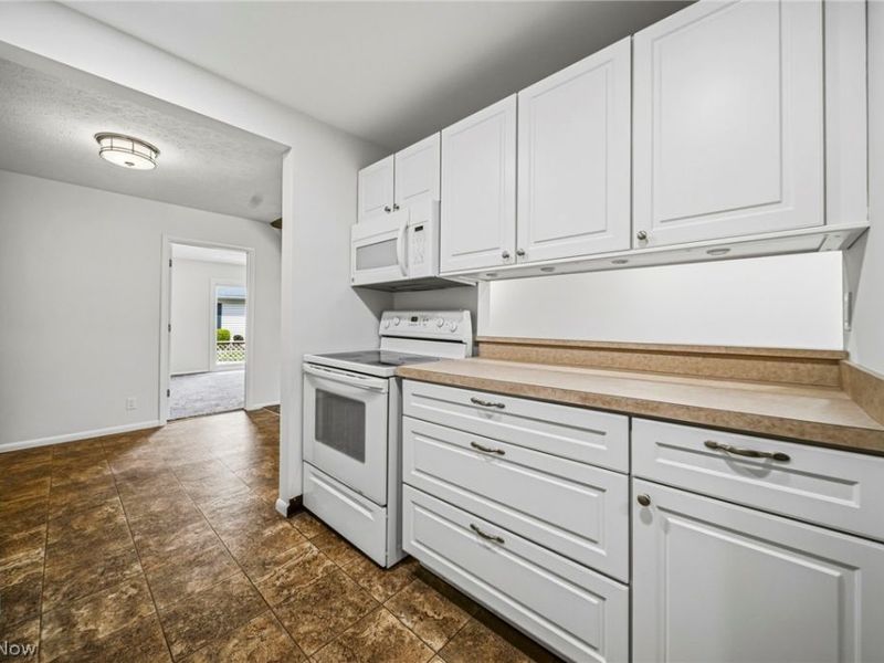 7982 Colonial Drive , Mentor, OH 44060 Photo 9