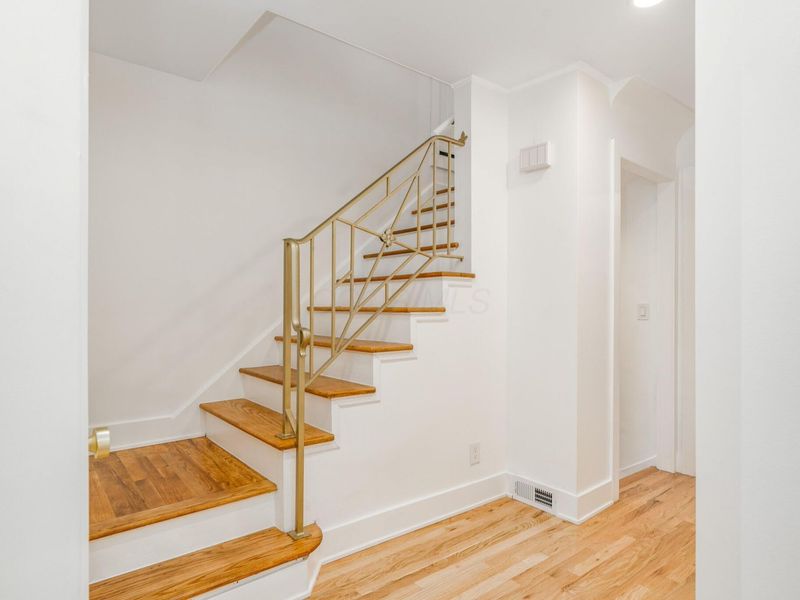 142 S Gould Road , Columbus, OH 43209 Photo 6