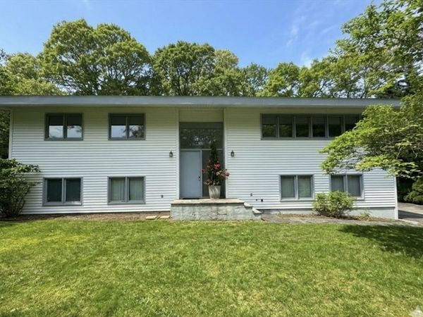 146 Hillside Dr, Barnstable, MA 02632