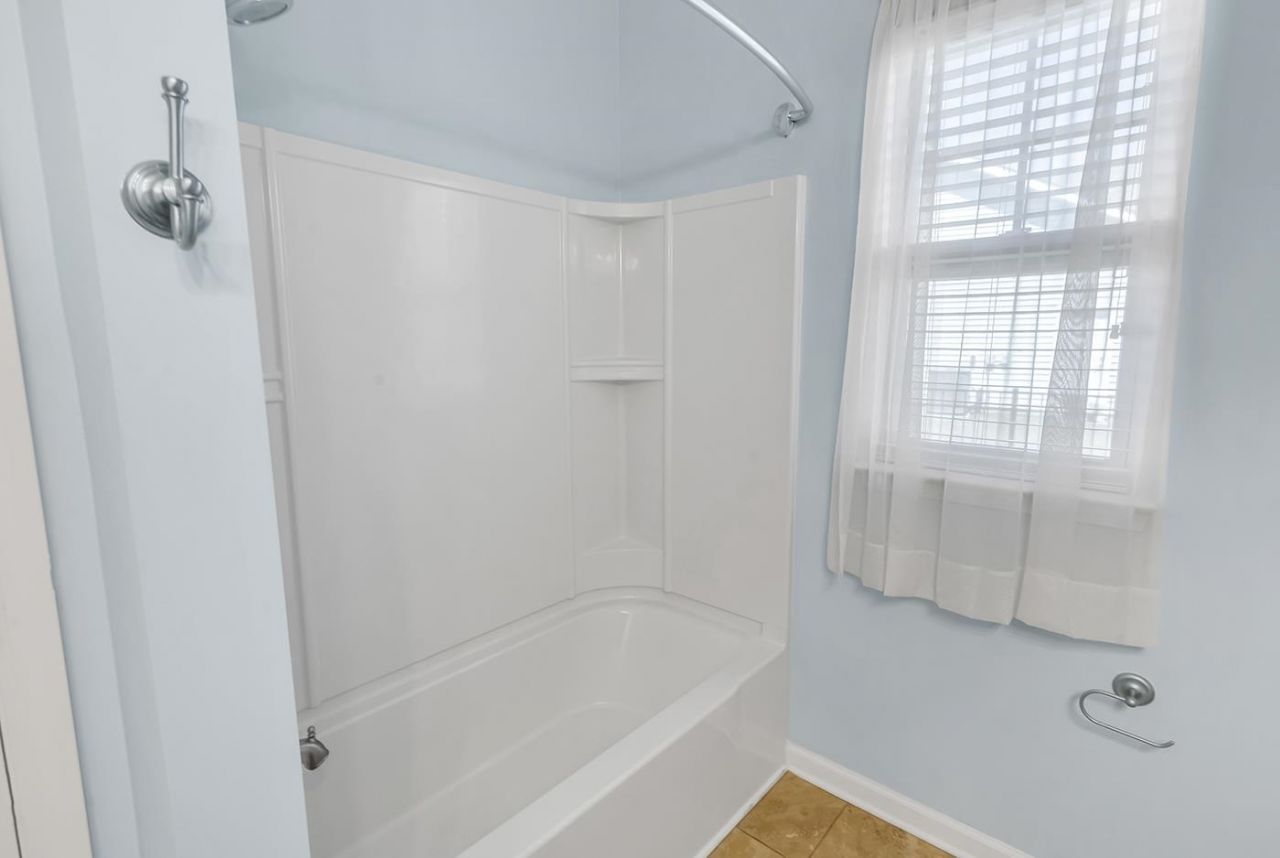 380 Palm Lakes Blvd. Photo 12