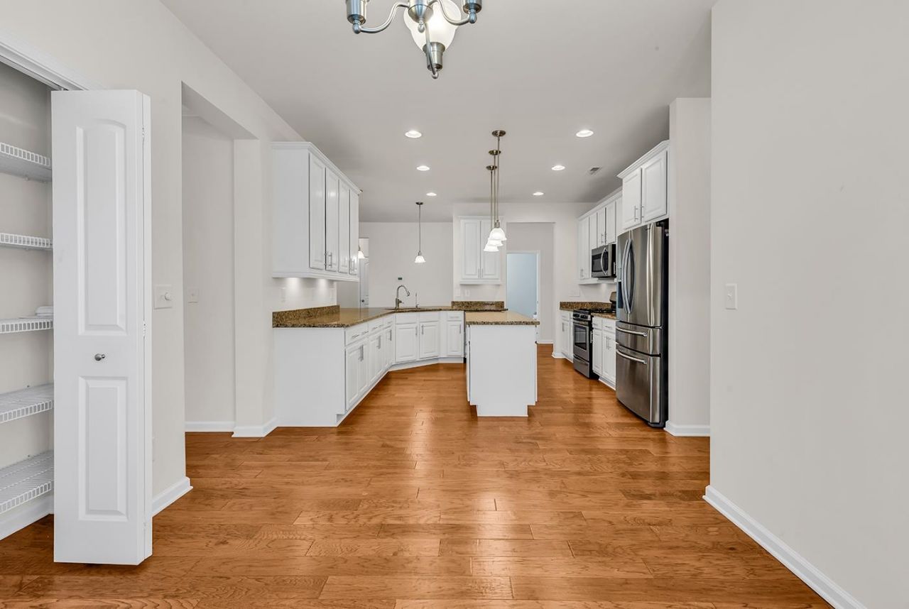 380 Palm Lakes Blvd. Photo 24