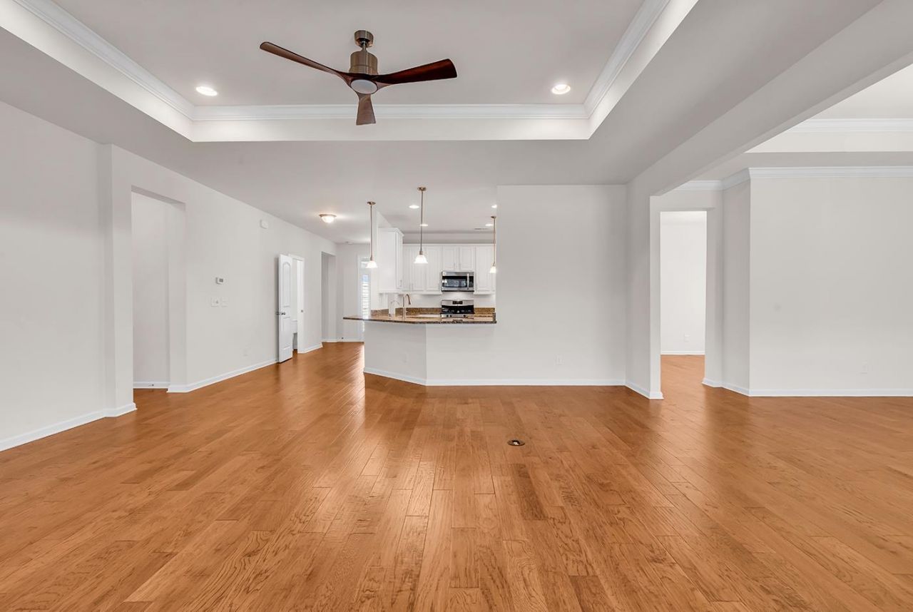 380 Palm Lakes Blvd.  Photo 27