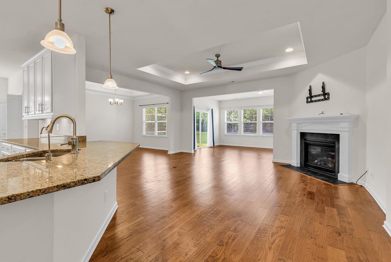 380 Palm Lakes Blvd. Photo 27