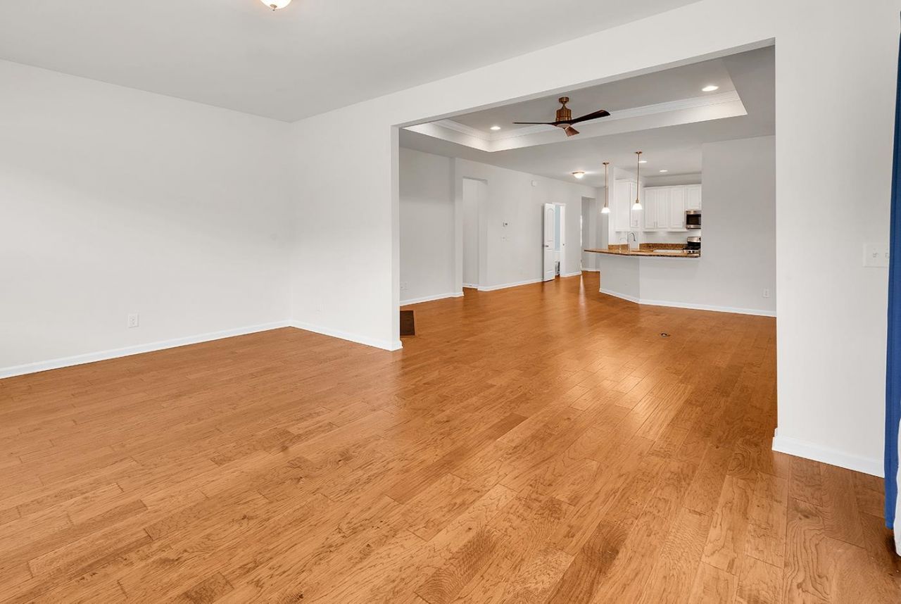 380 Palm Lakes Blvd.  Photo 36