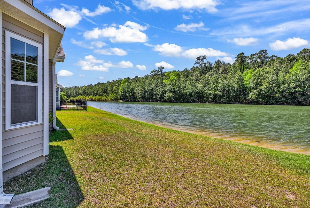 380 Palm Lakes Blvd. Photo 4